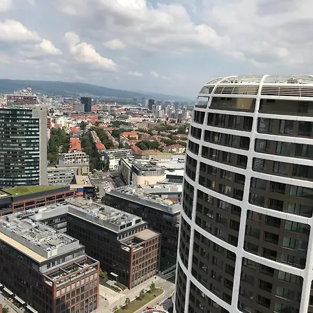 Apartman V Starom Meste Sky Park S Parkovanim Братислава