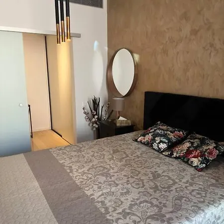 Апартаменти Apartman V Starom Meste Sky Park S Parkovanim Братислава