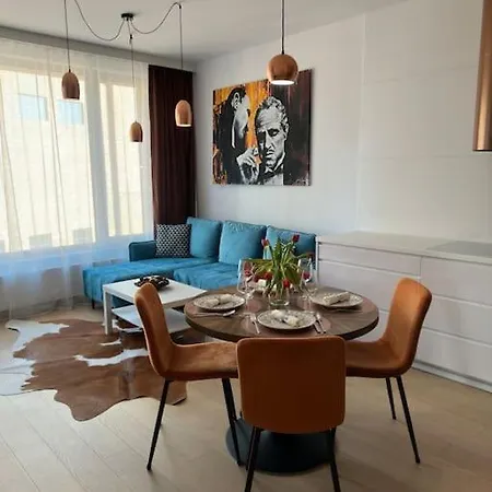 Apartman V Starom Meste Sky Park S Parkovanim * Братислава