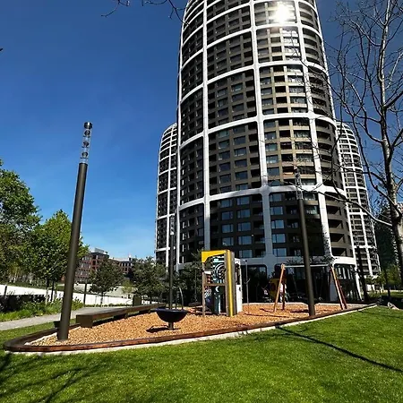 Apartman V Starom Meste Sky Park S Parkovanim * Братислава