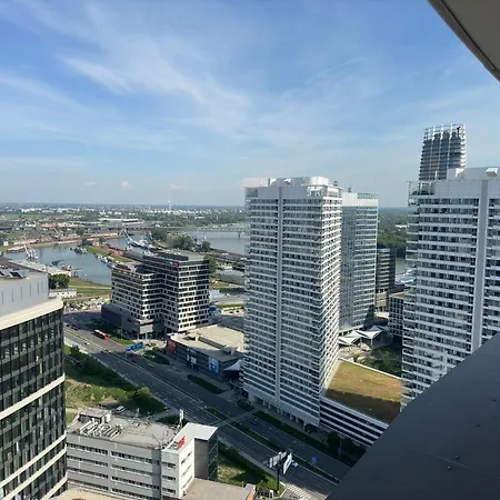 Апартаменты V Starom Meste Sky Park S Parkovanim