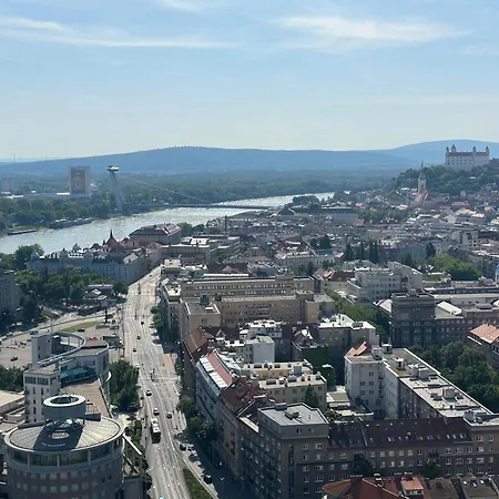 V Starom Meste Sky Park S Parkovanim